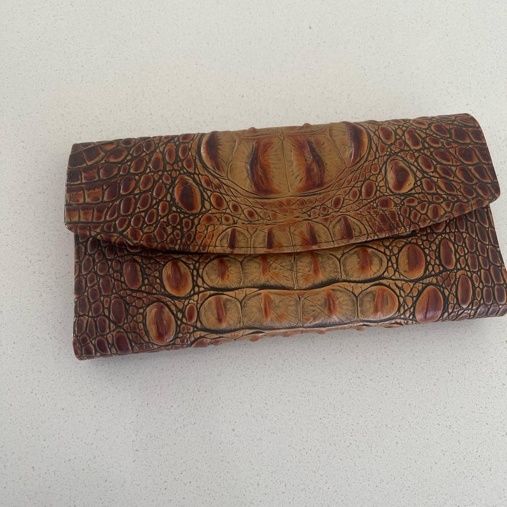 Brahmin like new embossed croc Leather Wallet in Pecan Brown